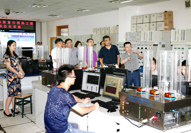 1498208759208701.jpg 教育信息化试点抽查照片1.jpg