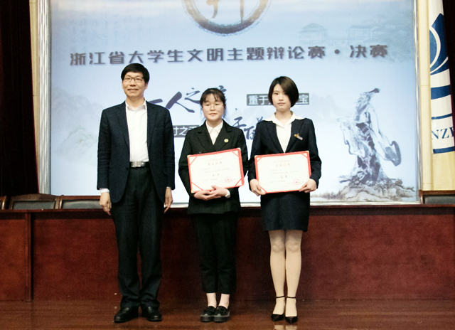 1492480438926876.jpg 高职组冠亚军颁奖.jpg