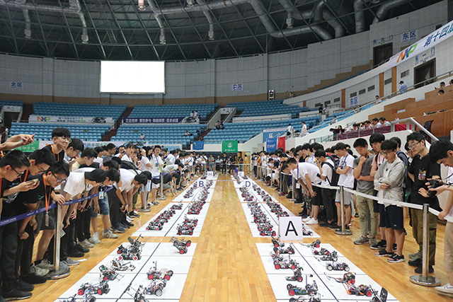 颁奖嘉宾与获奖队员合影 (4).JPG