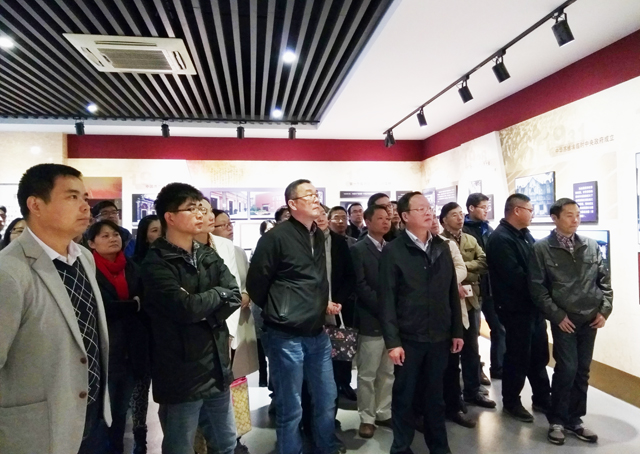 1479096549869218.jpg 参观展厅.jpg